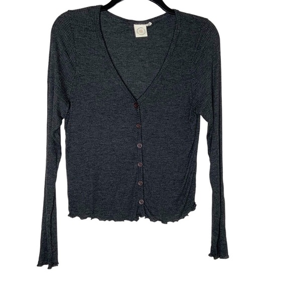 LIVE in the Moment-lightweight long sleeve top. Size L - Picture 1 of 4